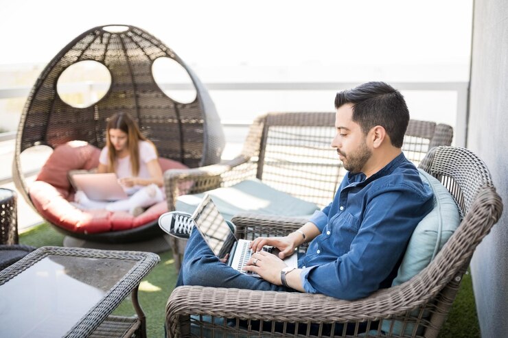 Digital Nomad Working